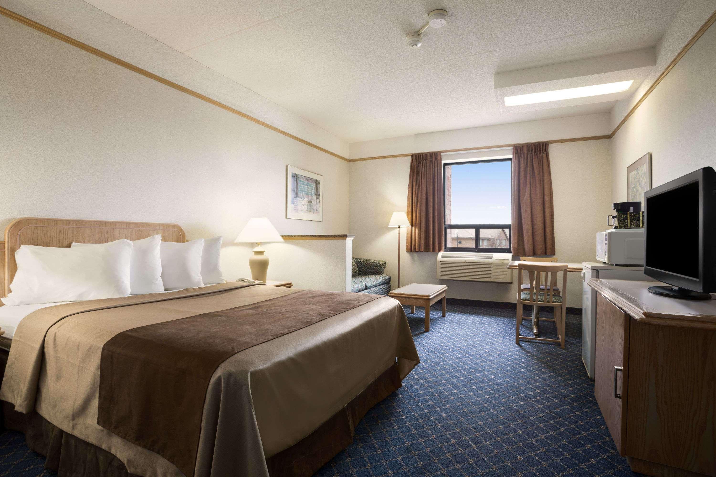 Travelodge By Wyndham Chatham Экстерьер фото
