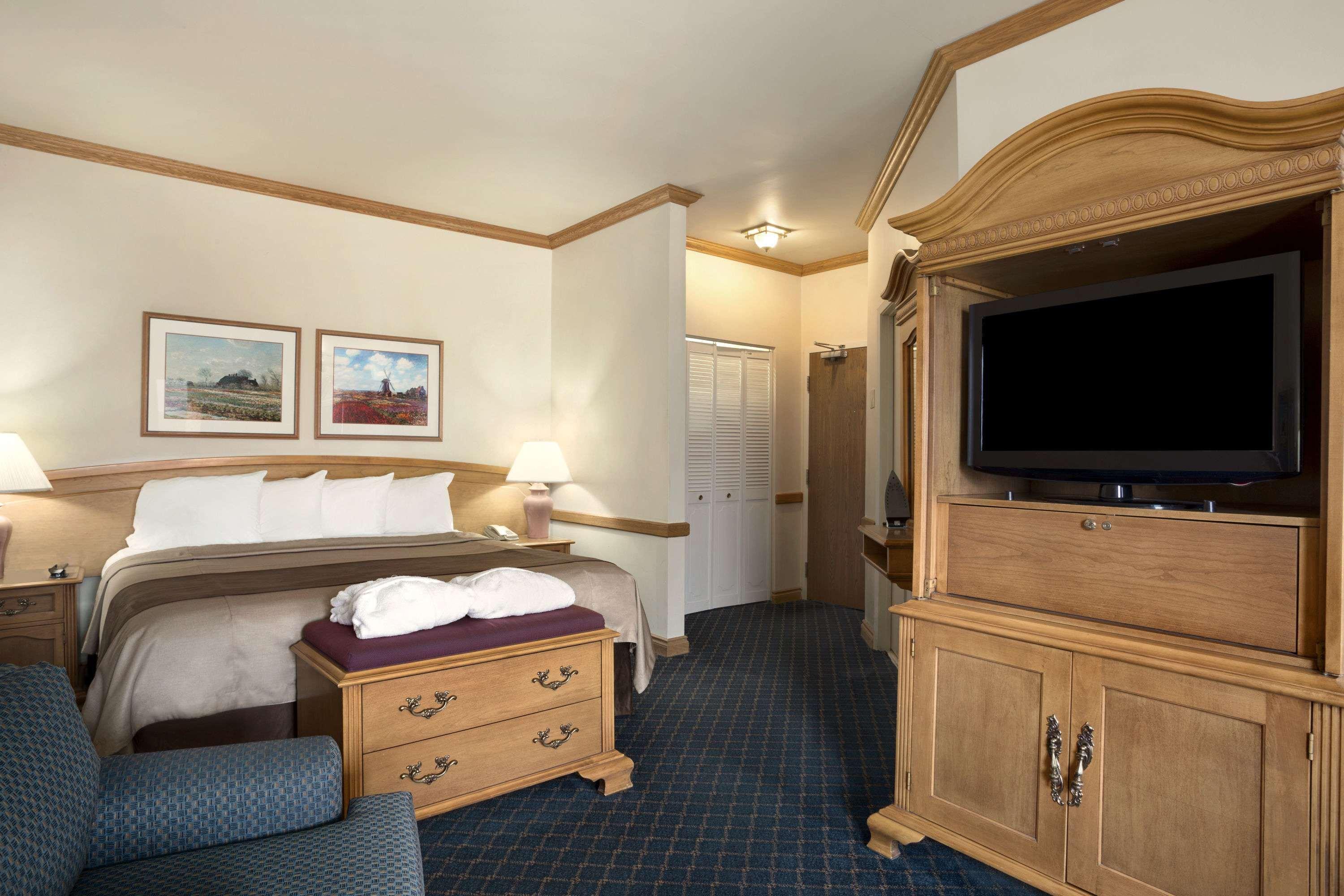 Travelodge By Wyndham Chatham Экстерьер фото