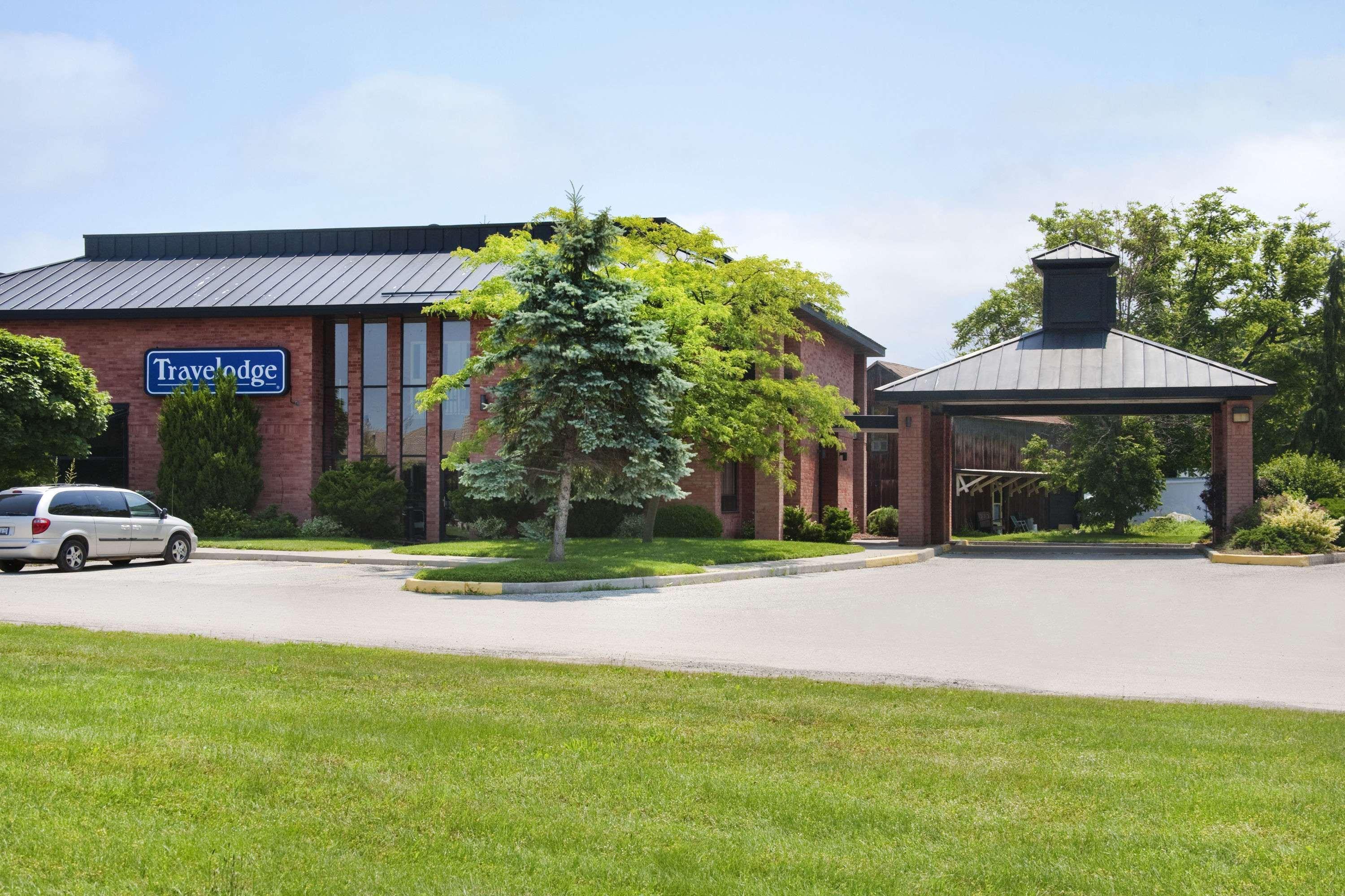 Travelodge By Wyndham Chatham Экстерьер фото