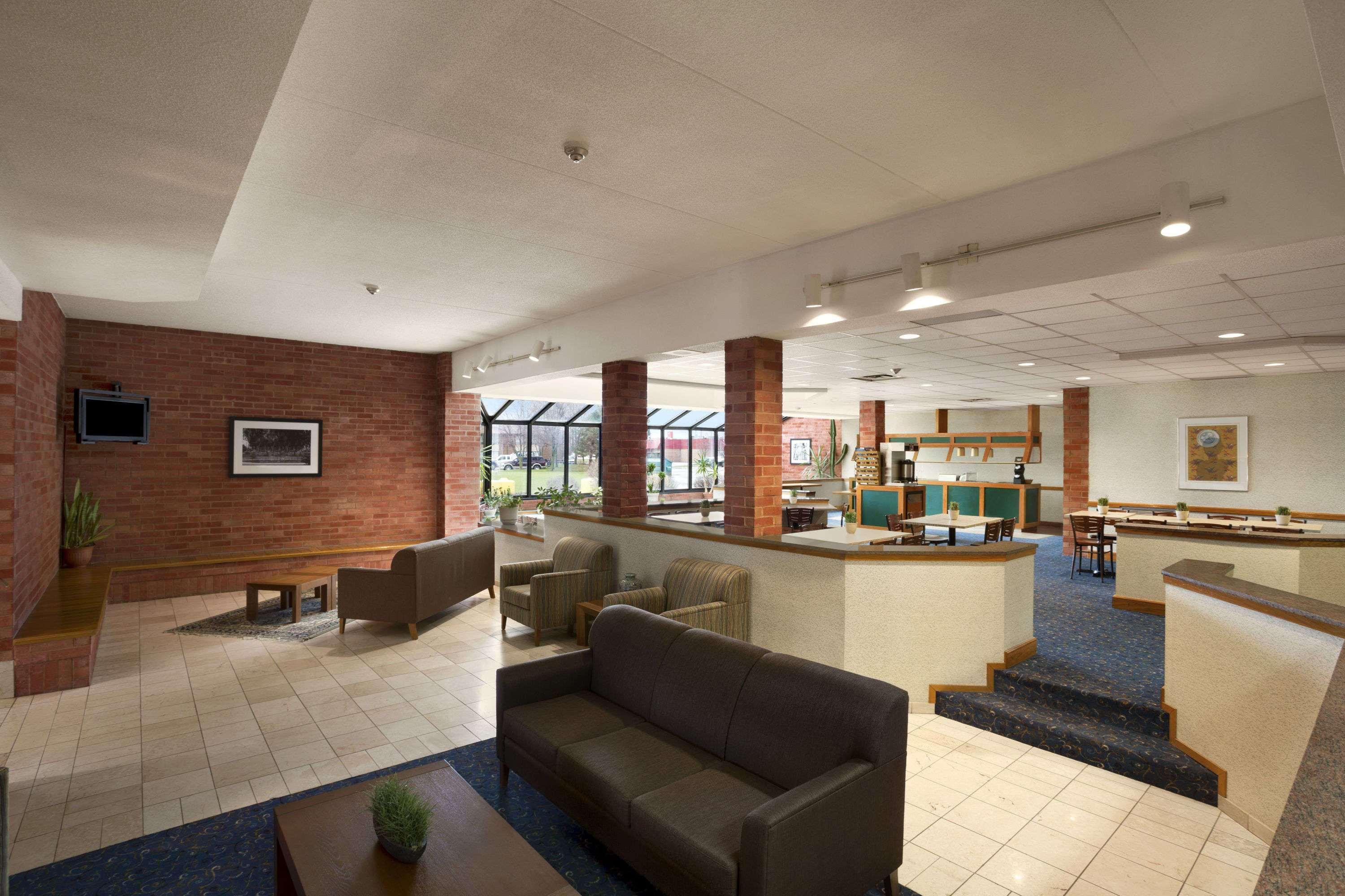 Travelodge By Wyndham Chatham Экстерьер фото